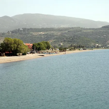 Ξενοδοχείο με διαμερίσματα Cavos Fokidos