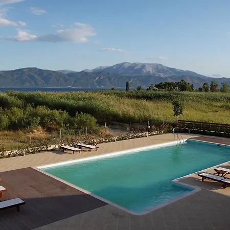 Cavos Fokidos Aparthotel